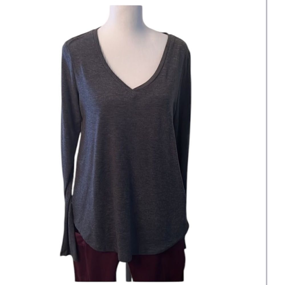 Seriously soft size M dark gray long sleeve T-shirt with shirttail hem EUC